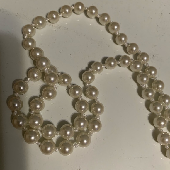 2 woman’s pearls vintage originals long as posted - Picture 5 of 7